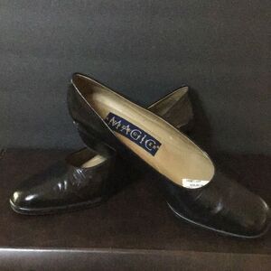 Magic shoes by Andrew Geller￼ Size 7 1/2 small cracks in inside shown
